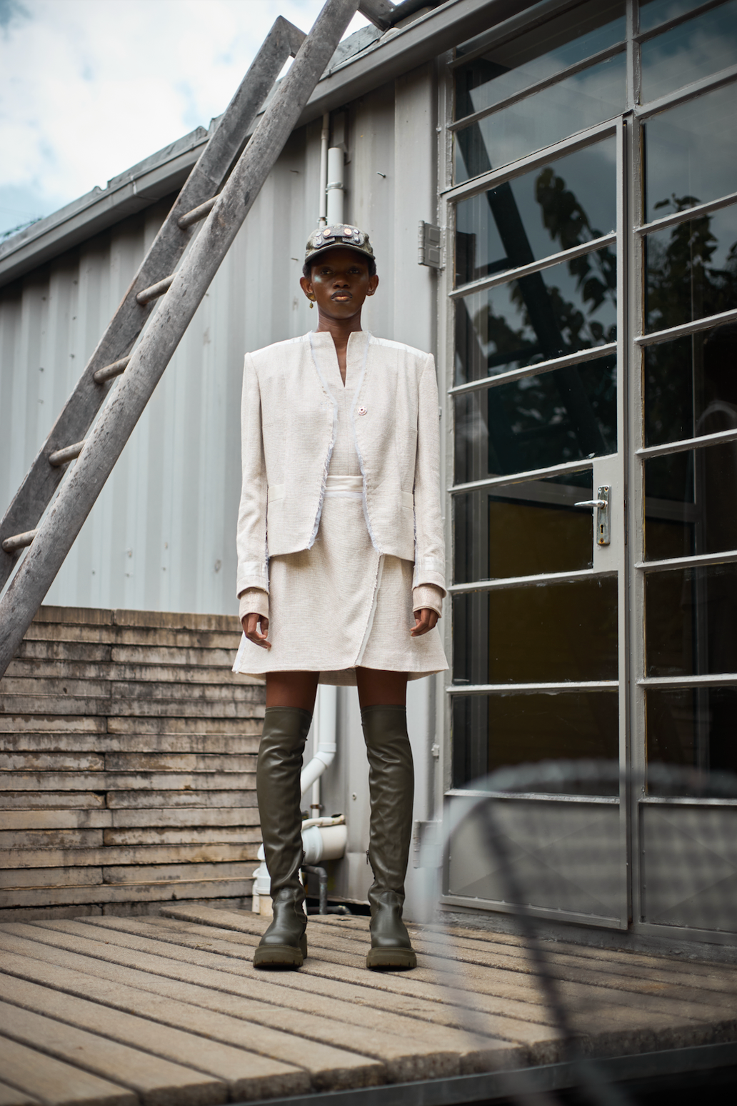 Tabi Pearl Glacier V-Jacket in Cotton with Silk trims