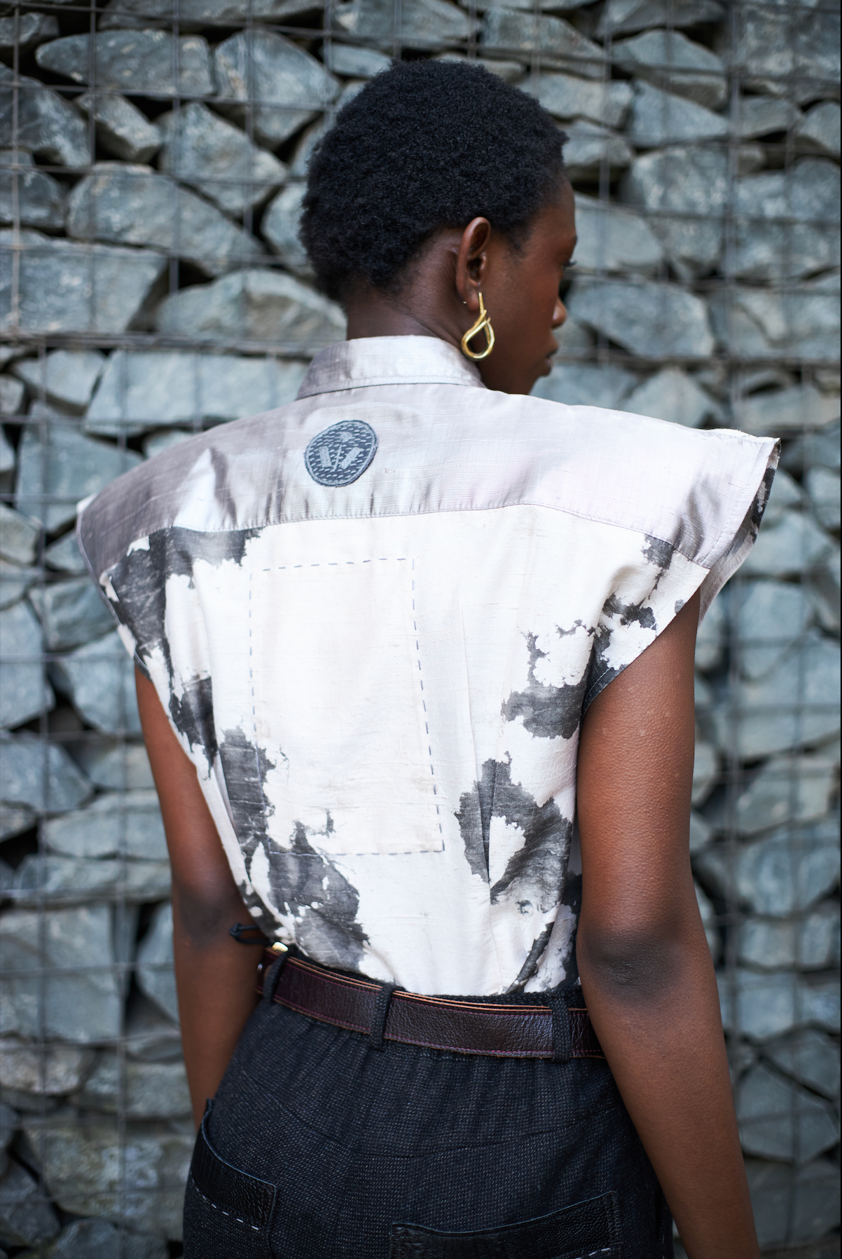 Suminagashi Textured Silk Sculpted Sleeveless Pintuck Shirt