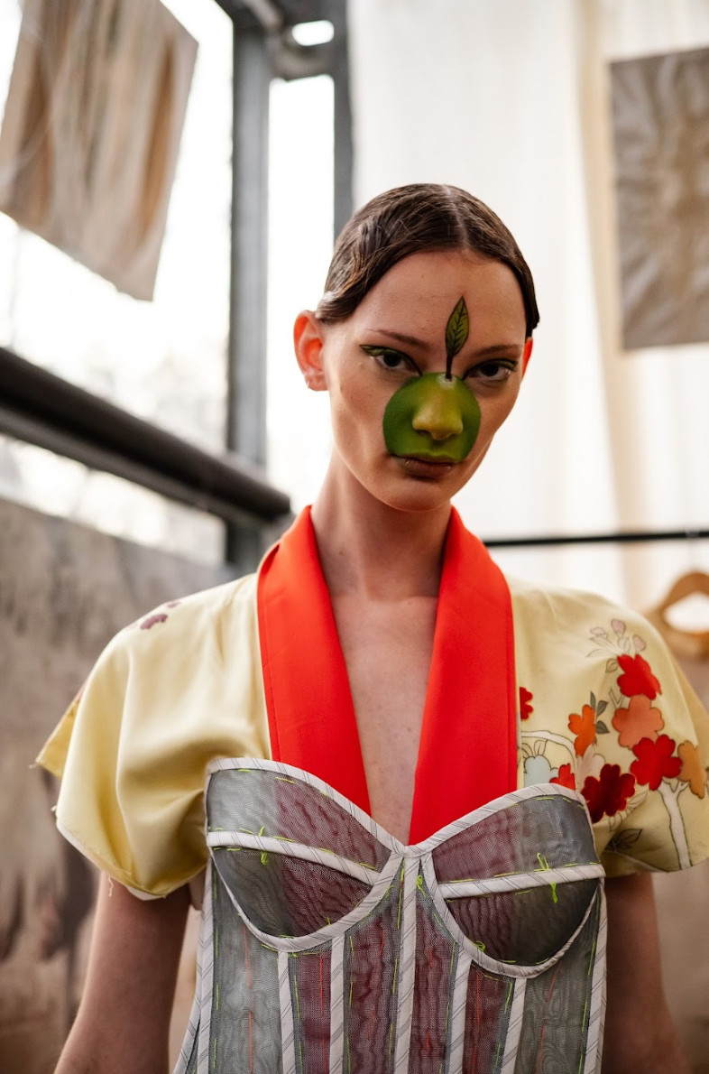 Open Minded Sculpted Corset in ZIbbon