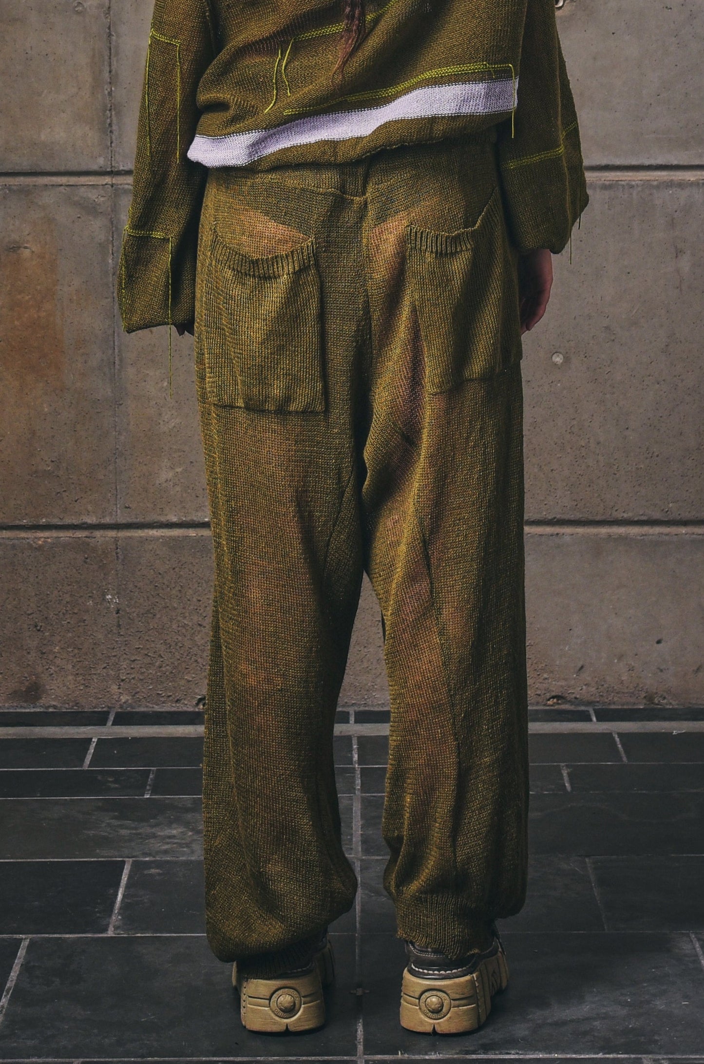 Arched Linen Knitwear Pants in Olive