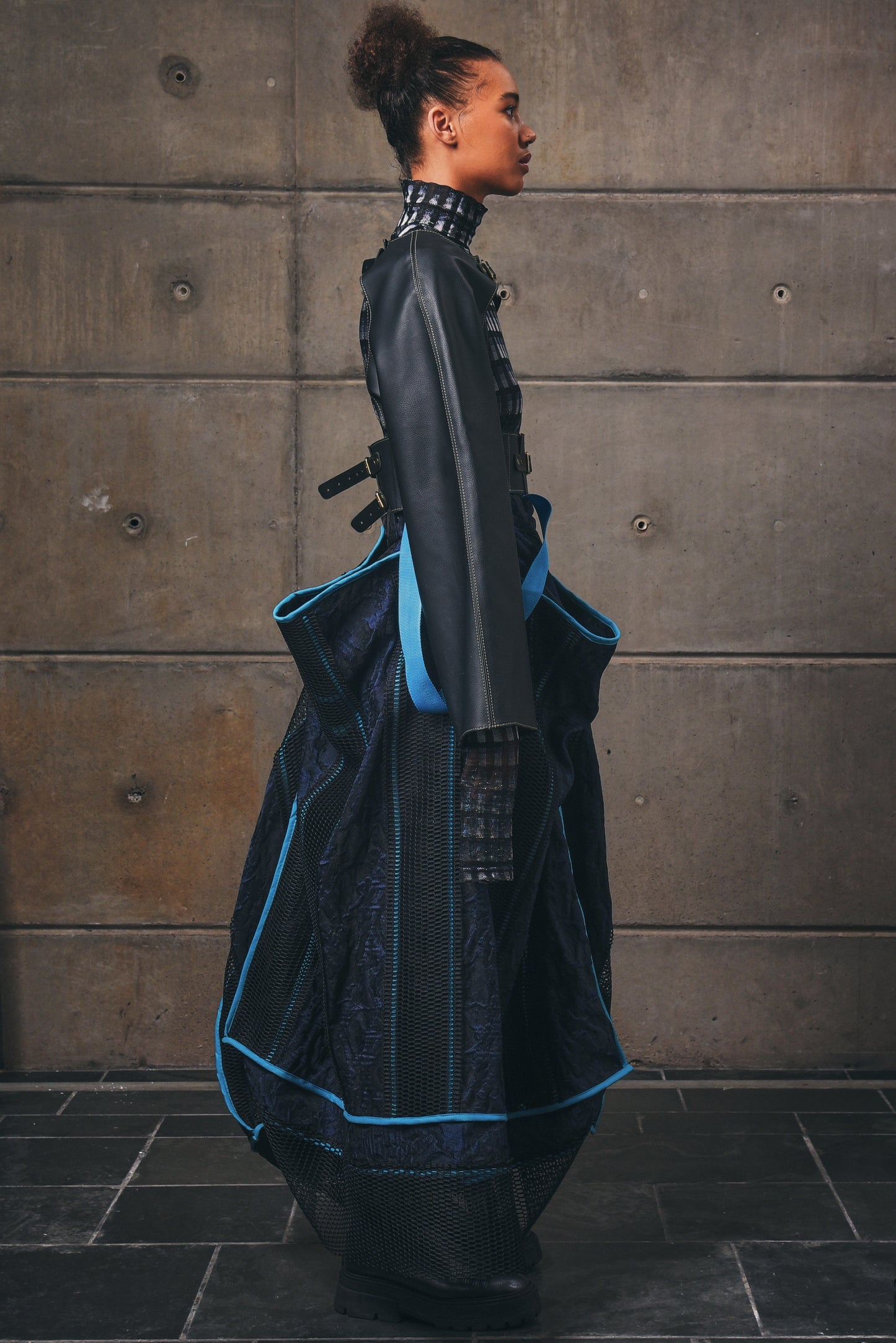 Anthracite Leather Harness with Sleeve