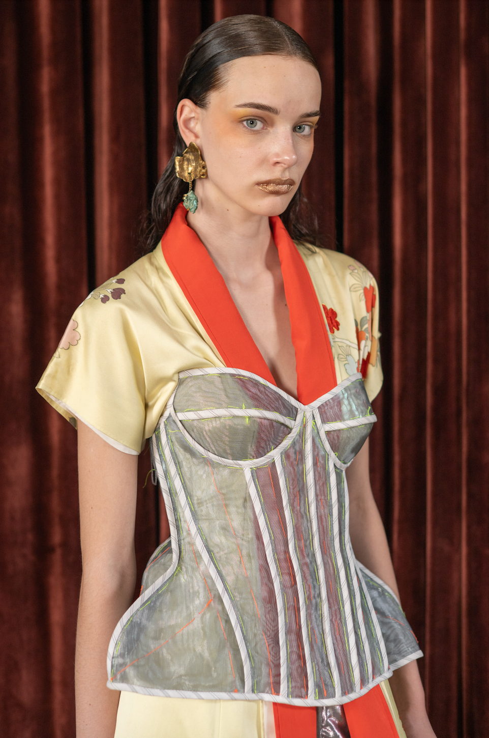 Open Minded Sculpted Corset in ZIbbon