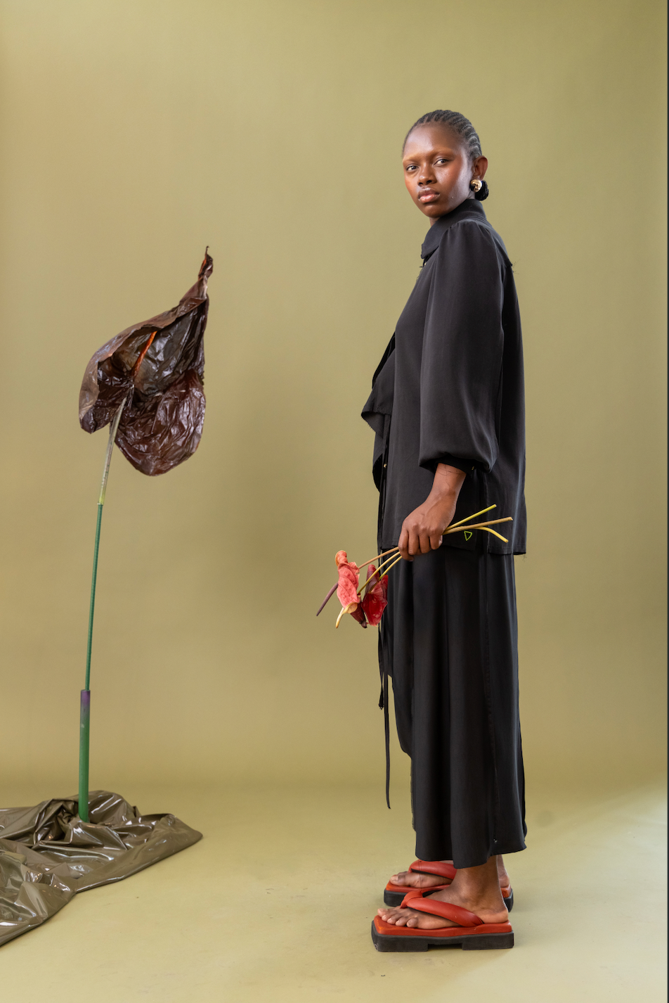 Black Tulip Gathered Sleeve Shirt in 100% Tencel