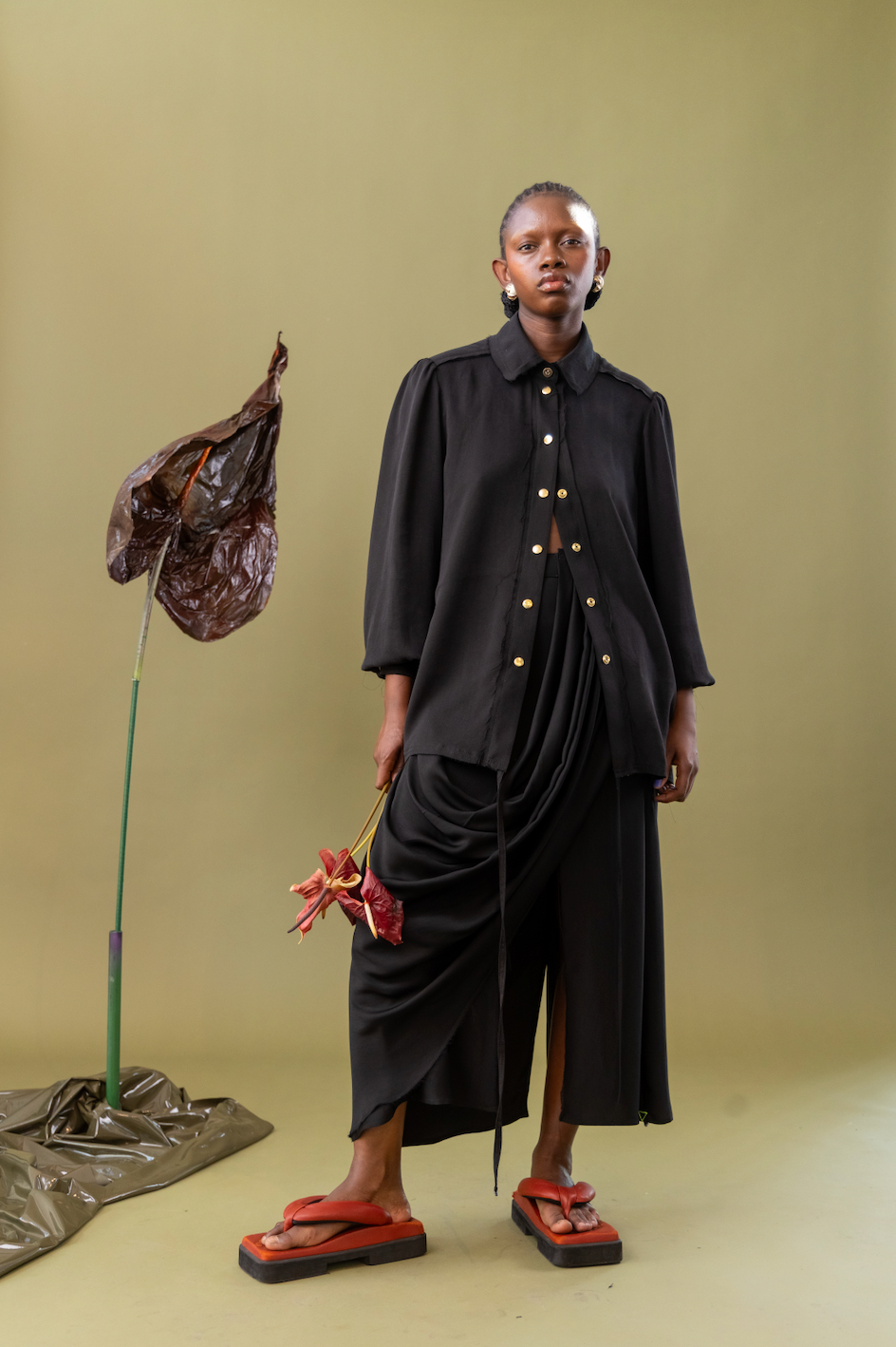 Black Tulip Gathered Sleeve Shirt in 100% Tencel