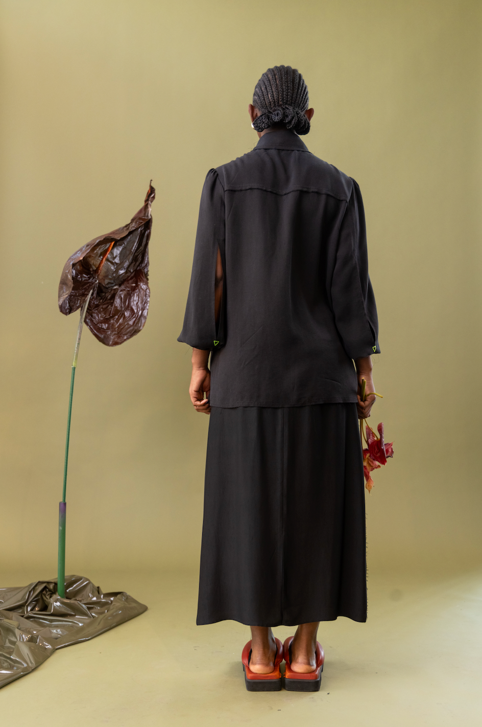 Black Tulip Gathered Sleeve Shirt in 100% Tencel