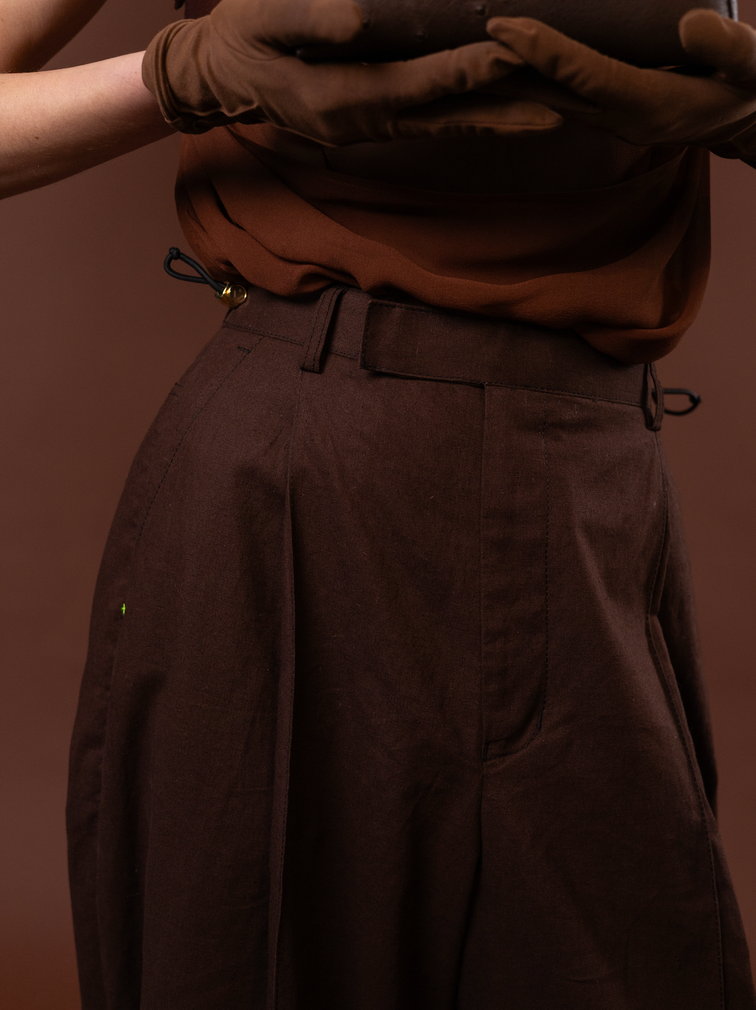 Fernshoot Chocolate Balloon Pants in 100% Linen